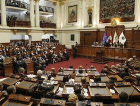 بيرو.. البرلمان يصوت الخميس على اقتراح بعزل رئيسة البلاد