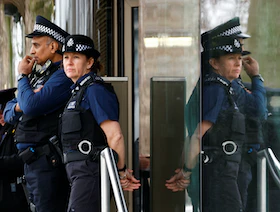 تقرير يعصف بشرطة لندن: عنصرية وتكره النساء ونصف السكان لا يثق بها