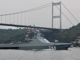 بعد استهداف سفينة شحن.. تركيا تحذّر روسيا من التصعيد في البحر الأسود
