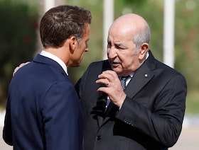 وسط مساعي المصالحة.. الرئيس الجزائري يزور فرنسا في مايو