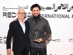 مجلة "فارايتي" تكرم نجم فيلم Giant أمير المصري في "البحر الأحمر"