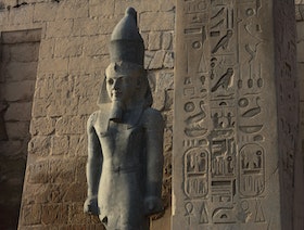 سويسرا تعيد قطعة من تمثال رمسيس الثاني إلى مصر
