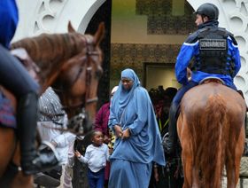 المسلمون في فرنسا.. مخاوف من صعود اليمين المتطرف