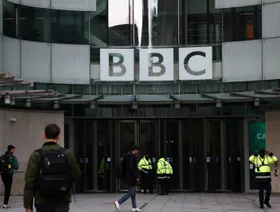 BBC تتعهد بالطعن على دعوى ترمب أمام القضاء
