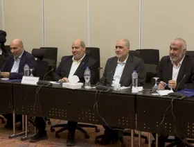 مصدر مطلع لـ"الشرق": حماس تسلمت من إسرائيل قائمة بالأسرى المقرر الإفراج عنهم