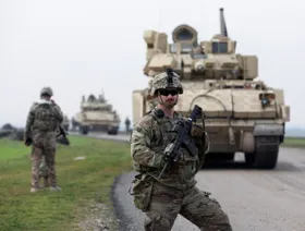 سوريا.. إصابة جنود أميركيين وسوريين بعد تعرض دورية أمنية لإطلاق نار