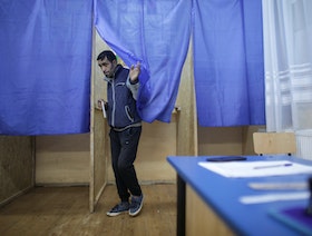 رومانيا.. انتخابات عامة تركز على الإصلاح المالي والفساد