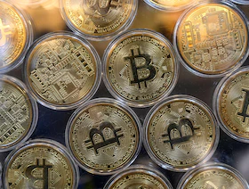 تقرير: عملات البيتكوين المتاحة شارفت على النفاد