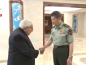 وزير الدفاع الصيني لكيسنجر: أميركا سبب قطع الاتصالات العسكرية