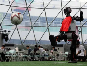 الصين.. فريق يتدرب للمشاركة في أول دورة كرة قدم للروبوتات الشبيهة بالبشر