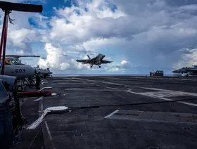 الجيش الأميركي يعلن سقوط مروحية ومقاتلة في حادثين منفصلين ببحر الصين الجنوبي