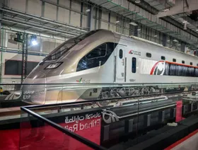 الإمارات.. قطار فائق السرعة يصل بين أبوظبي ودبي في 30 دقيقة