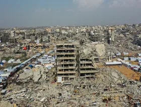 "حماس": عرضنا في مصر رؤية صفقة شاملة لوقف النار وتبادل الأسرى