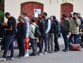 ألمانيا.. شولتز يقطع الطريق أمام "البديل" ويقرّ تشريعات لضبط الهجرة