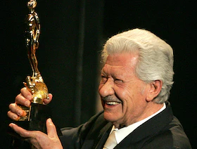رحيل أسطورة السينما المكسيكية إجناسيو لوبيز تارسو عن 98 عاماً