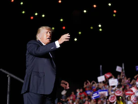 ترمب يقاضي تويتر لاستعادة حسابه