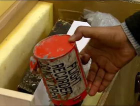 الصندوق الأسود للطائرة.. أسرار جهاز لا لونه أسود ولا هو صندوق واحد