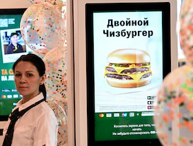 "لذيذ ونقطة".. اسم جديد لمطاعم ماكدونالدز في روسيا بعد إعادة افتتاحها