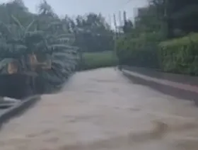 انهيارات أرضية وفيضانات تعزل مناطق جنوب تايوان