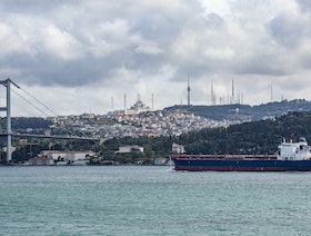 "سفن الأشباح".. حيلة روسية بمساعدة تركية لتجاوز عقوبات الغرب