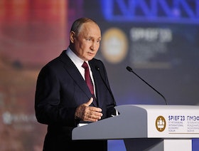 بوتين: روسيا منخرطة في الاقتصاد العالمي رغم العقوبات الغربية
