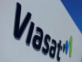 تقرير: وكالات أمنية تحقق في اختراق أقمار Viasat الصناعية