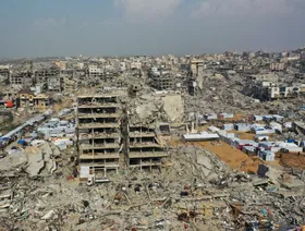 بريطانيا وفرنسا وألمانيا تطالب بوقف فوري لإطلاق النار في غزة