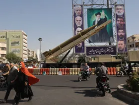 إيران تبحث خيارات الرد على العقوبات الأممية.. وواشنطن: باب الدبلوماسية لا يزال مفتوحاً