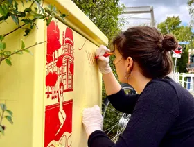 "صندوق الفن" في أمستردام .. علب الكهرباء لوحات فنية