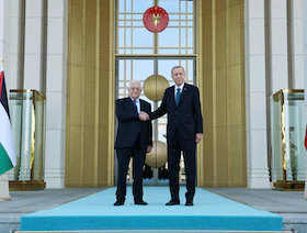 أردوغان يستقبل عباس: لا نقبل تغيير وضع الأماكن المقدسة التاريخي بفلسطين