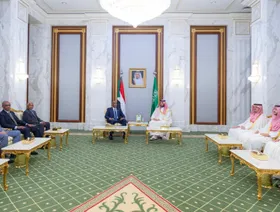ولي العهد السعودي يبحث مع البرهان مستجدات الأوضاع في السودان