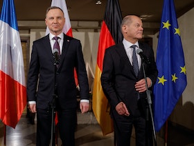 توتر بين ألمانيا وبولندا يهدد بـ"تقويض" الدعم العسكري لأوكرانيا