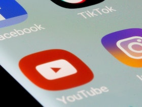 "يوتيوب" تحرم صانعي المحتوى العنيف من الأرباح