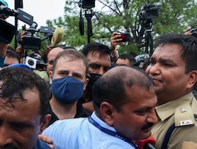 الهند.. اعتقال راهول غاندي وشقيقته خلال احتجاج على ارتفاع الأسعار