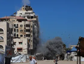 قصف إسرائيلي يستهدف مدرسة تؤوي نازحين ويقتل 6 فلسطينيين في مدينة غزة