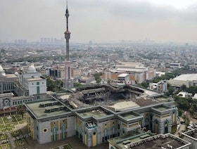 السعودية تتكفل بترميم المركز الإسلامي في جاكرتا بعد تعرضه لحريق