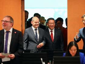 شولتز يدعو الصين للضغط على روسيا.. وبكين مستعدة لتعزيز التعاون