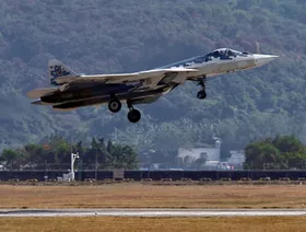 الجيش الروسي يستعد لتسلم نسخة مطورة من مقاتلة الجيل الخامس Su-57