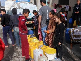 أقل من الحد اللازم للحياة.. 3 إلى 15 لتر مياه يومياً نصيب الفلسطيني في غزة