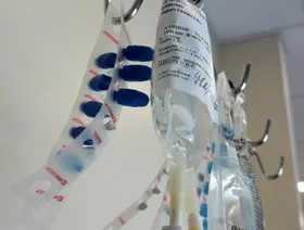 دراسة: فحص بسيط للدم قد يساعد في تحديد قوة العلاج الكيميائي