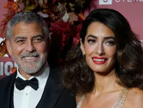 جورج كلوني وزوجته أمل وطفلاهما يحصلون على الجنسية الفرنسية