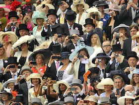 اللباس الرسمي يودّع سباقات الخيل البريطانية