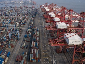 وزيرة التجارة الأميركية: إلغاء الرسوم الجمركية على البضائع الصينية منطقي