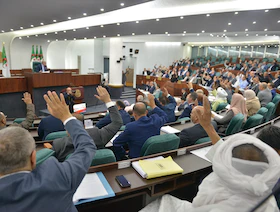 الجزائر.. قانون "الحق في الإضراب" بين التقييد والضبط