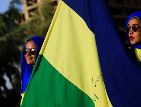 البرهان يقترح العودة إلى علم الاستقلال ضمن رؤية لـ"إعادة صياغة" السودان