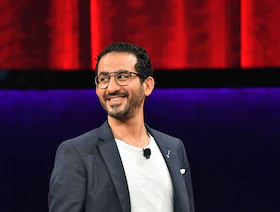 هدى نجيب محفوظ: لا أمانع تجسيد أحمد حلمي شخصية والدي 