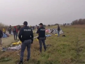 غرق مركب قبالة سواحل إيطاليا يودي بحياة عشرات المهاجرين