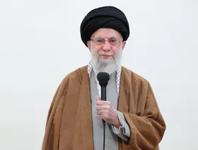 رداً على خامنئي.. ترمب يعلن وقف إجراءات تخفيف العقوبات عن إيران