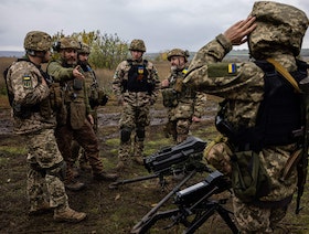 مسؤولان أميركيان: واشنطن تدرس إرسال أنظمة دفاع جوي "قديمة" إلى أوكرانيا