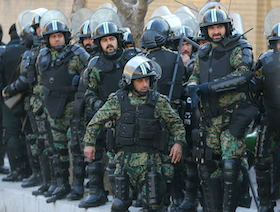 إيران.. احتجاجات في جنازة شابة تُوفيت لدى "شرطة الأخلاق"